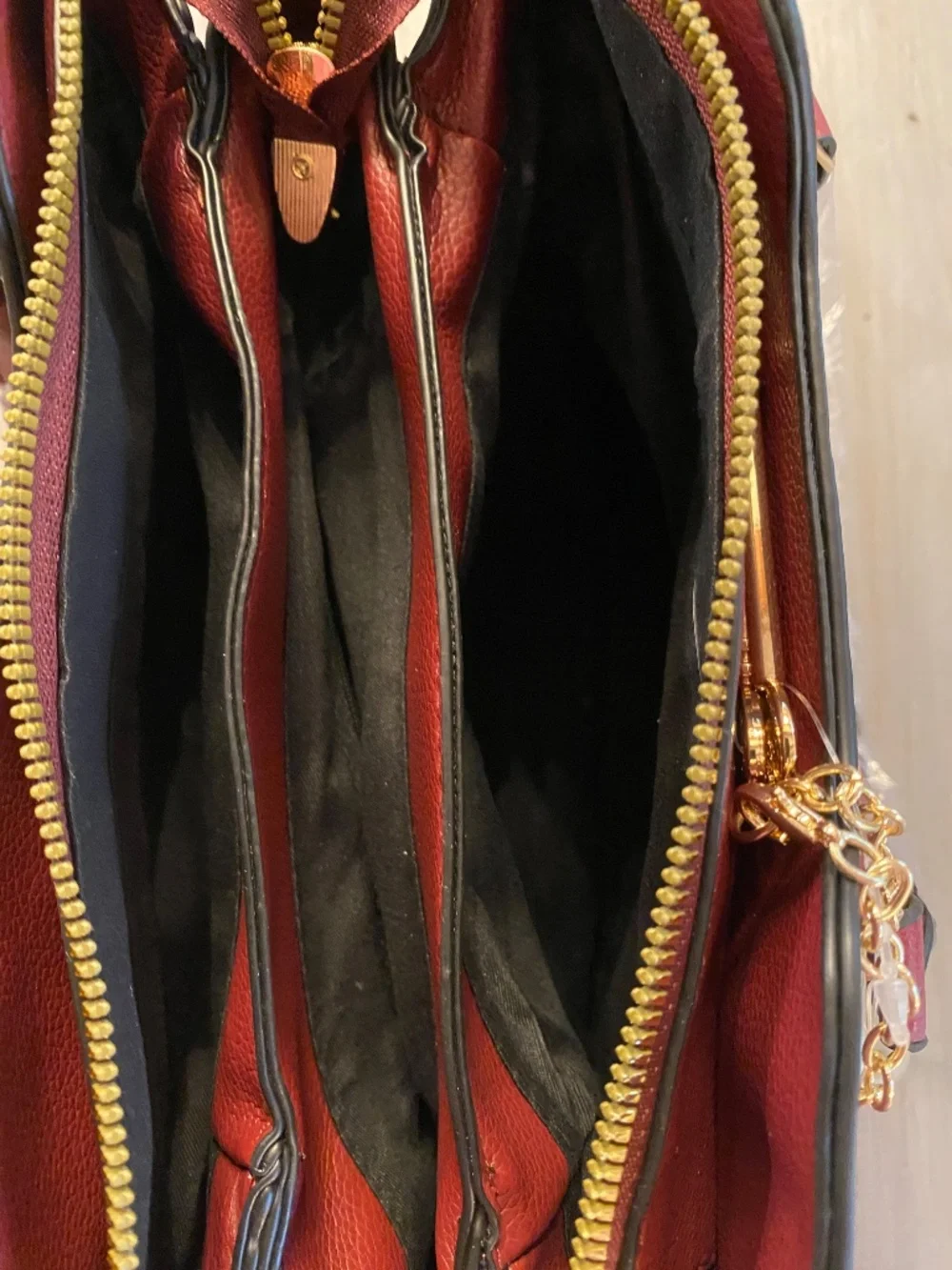 048 - Oakdale Burgundy Faux Leather Handback with Scarf